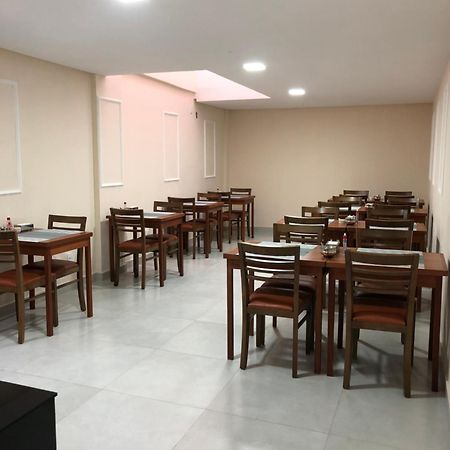 Pousada Dubai Hotel Итабуна Екстериор снимка